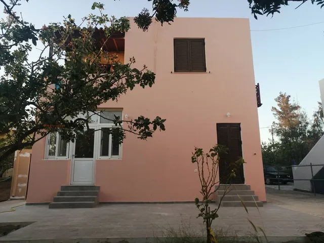 Natalia's Serene Aeginetan Green Hub