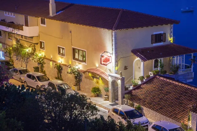 Mari Hotel & Maisonettes