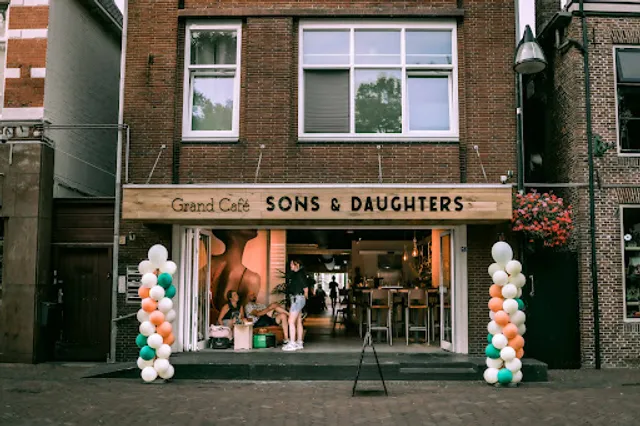 Grand Café Sons & Daughters