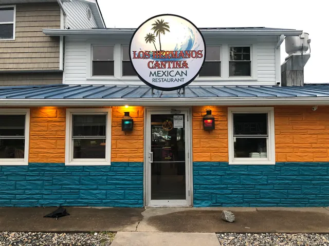 Los Hermanos Cantina