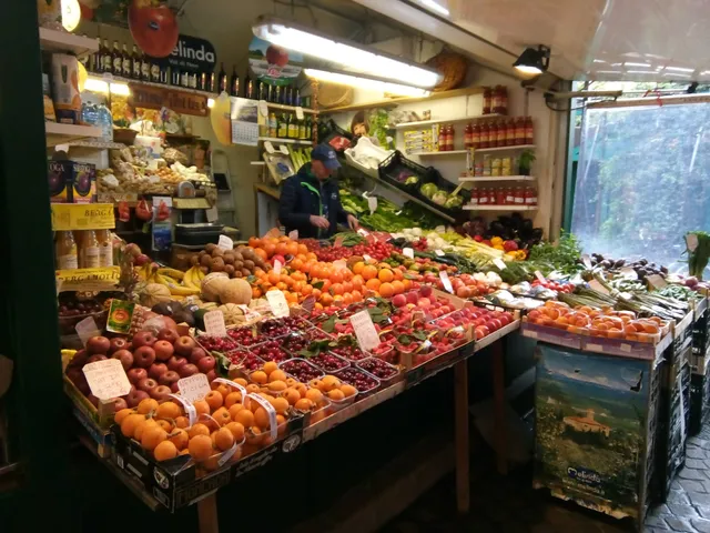 Mercatino di piazza Aldrovandi