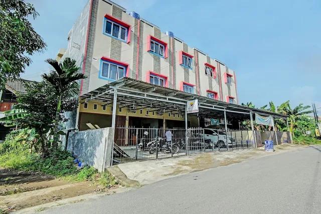 SPOT ON 92141 Cahaya Kost Syariah