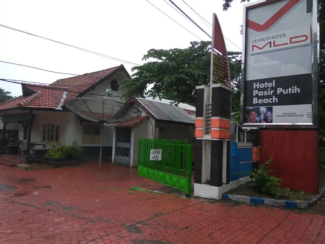 Pasir Putih Beach Hotel