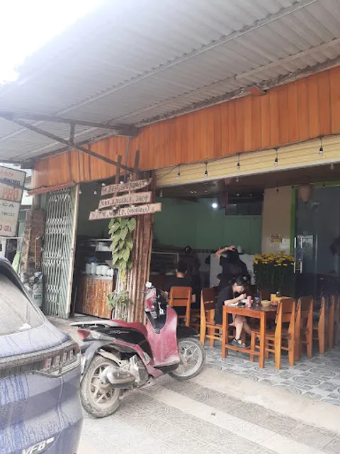 Thang Nhung - Spit Roast Pork & Noodle Shop