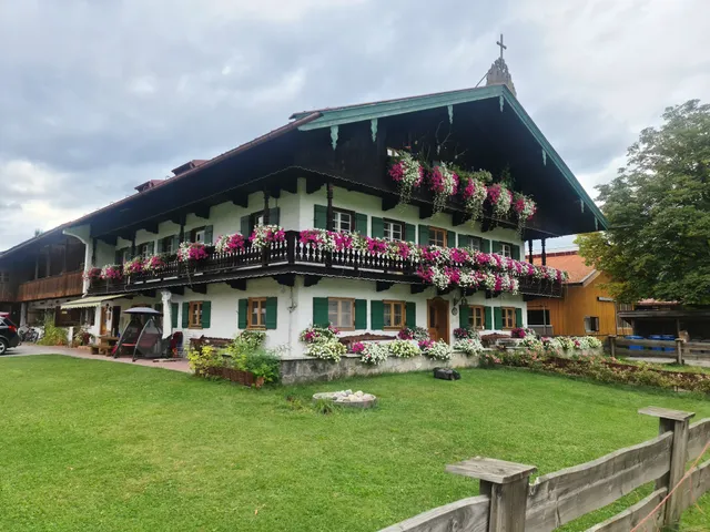 Familien Bauernhof & Fewos Berghammer