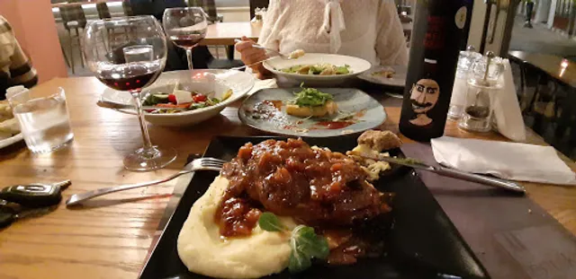 Единаесет - Бар ресторан