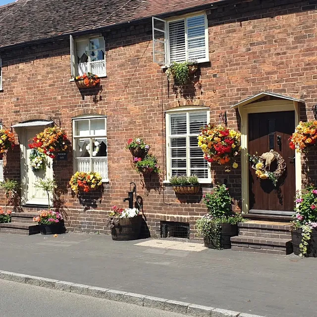 Hay & Hedgerow Glamping