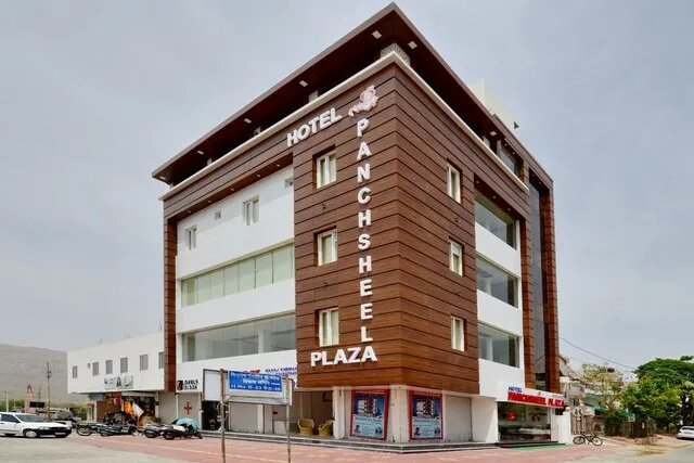 OYO Panchsheel Plaza