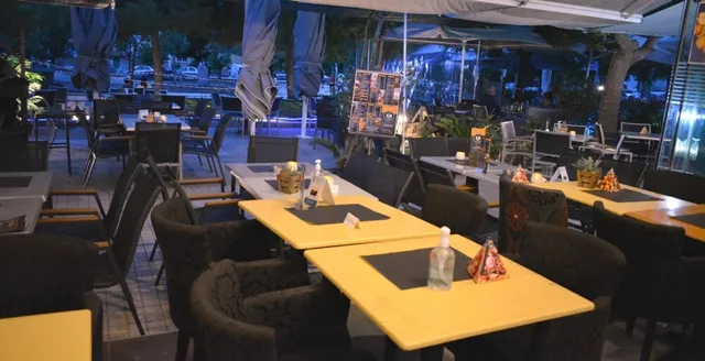 Κ-Ι-Ν cafe, kin creperie