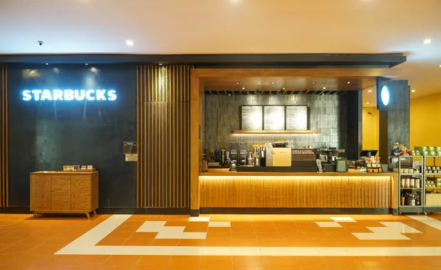 Starbucks Ba Na Main Gate