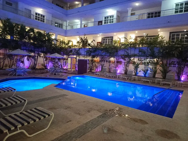 Hotel Tropical Suites