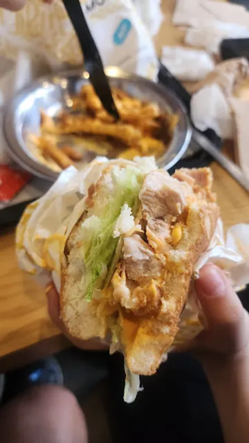 맘스터치 광주경안점