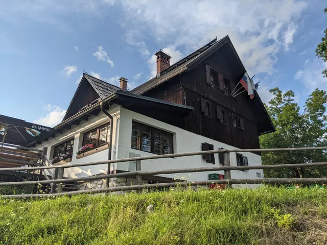 Planinska koča na Uskovnici