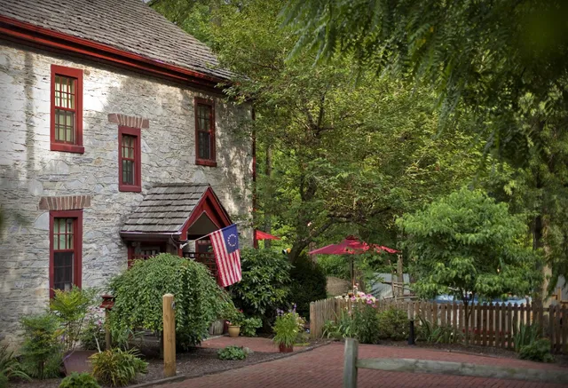 Colonial Crossroads Bed & Breakfast