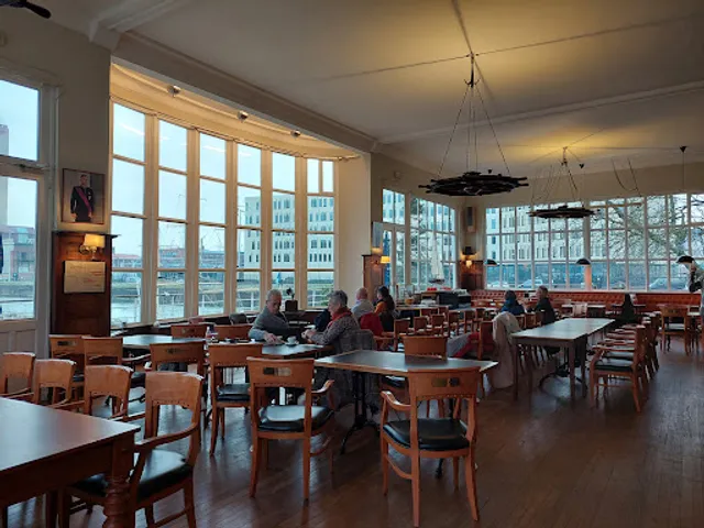 Bruxelles Royal Yacht Club / Bryc