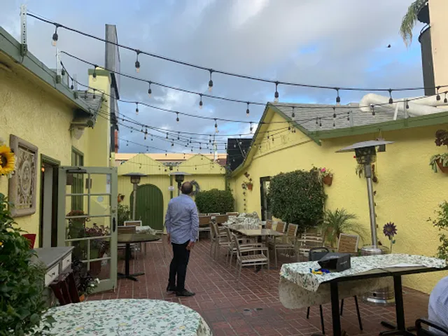 Traktir Restaurant Valley