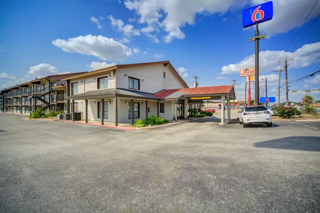 Motel 6 San Antonio, TX – I-35 North Corridor