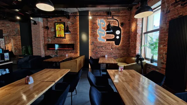 Domino's Pizza & 105