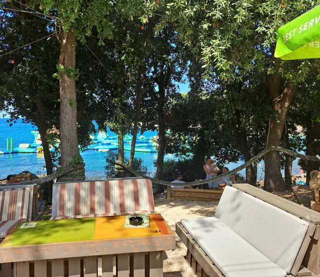 Zeppelin - Beach & lounge bar