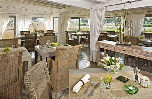 L A, Hotel Restaurant