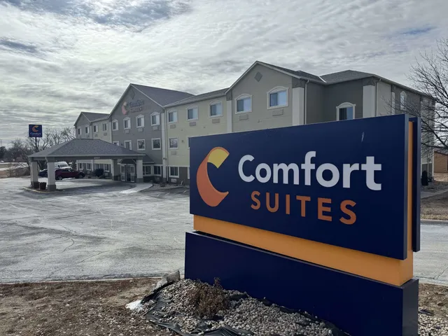 Comfort Suites