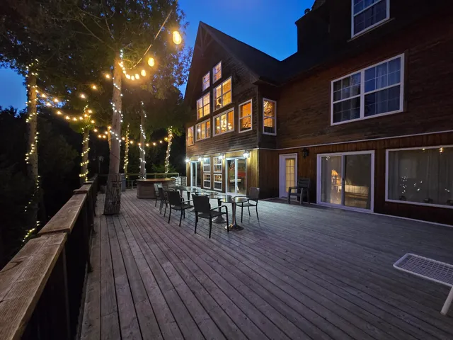 CEDAR BROOK LANDING RIVER LODGE