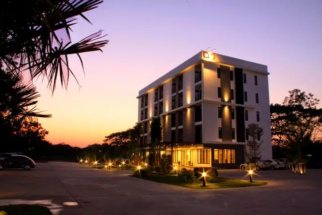 โรงแรมดีดีเพลส Dee Dee Place Hotel