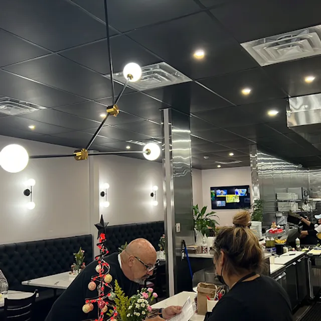 Trumbull Cafe & Grill