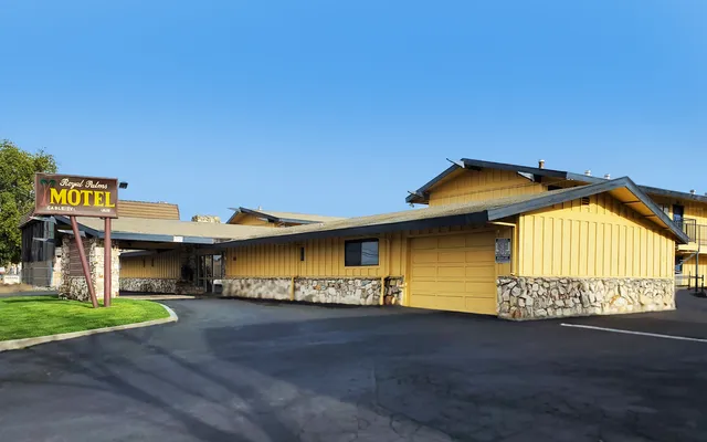 Royal Palms Motel
