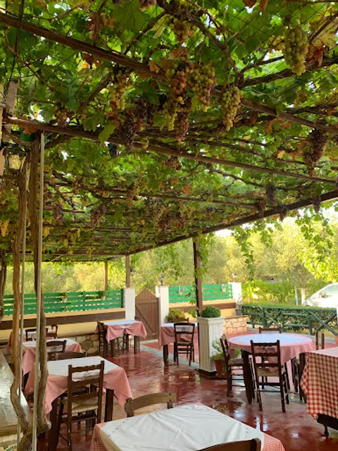 To Koukounari Taverna