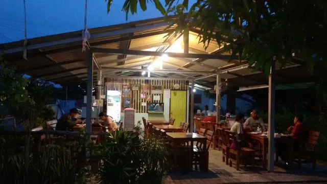 ร้านแสงตะวันอาหารป่า