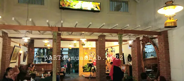 Warung Ayam Penyet Ibu Tris