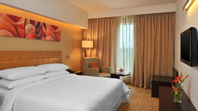 Four Points by Sheraton Hotel & Serviced Apartments, Pune