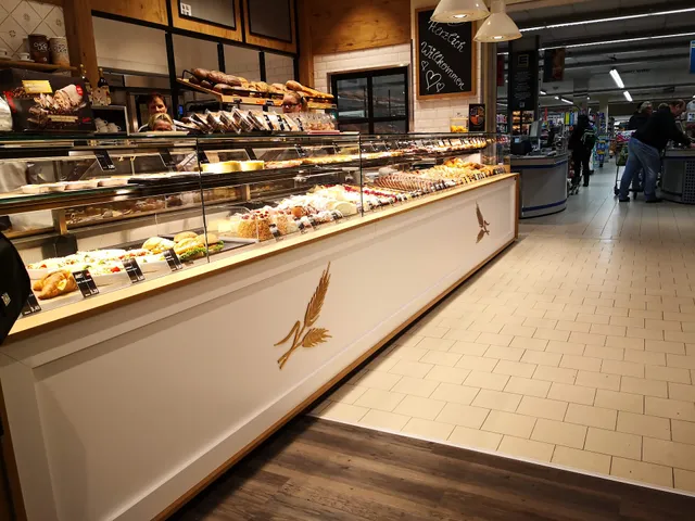 Café Sahnehäubchen - Edeka Backstube