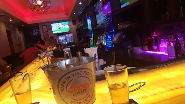 Halftime Bar & Grill