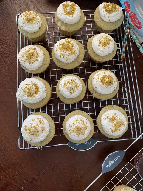 Mom's Cupcakes Bakery