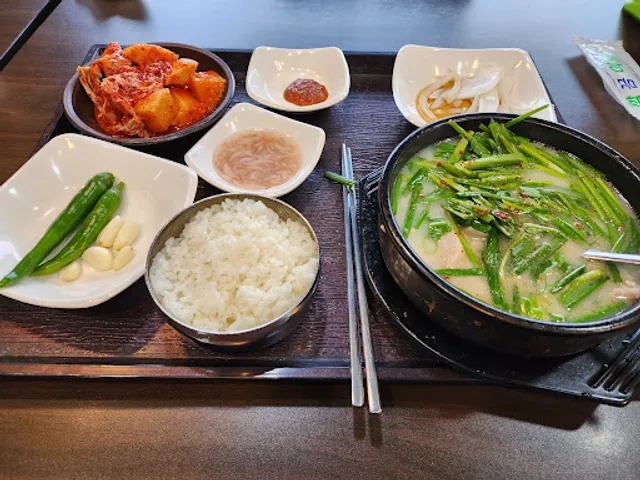 개성궁 돼지국밥.밀면