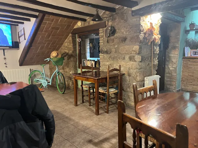 La Socarrimada. Carrer de la font, Rojals