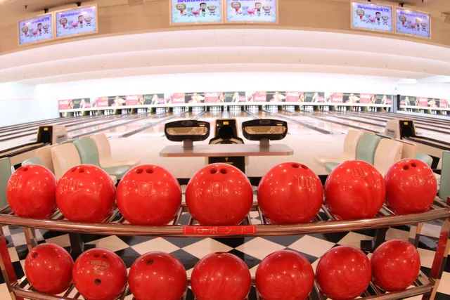 ボウリング王国スポルト十三店