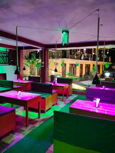 Himalayan Organics juice bar cafe & (non stop hostel stay)