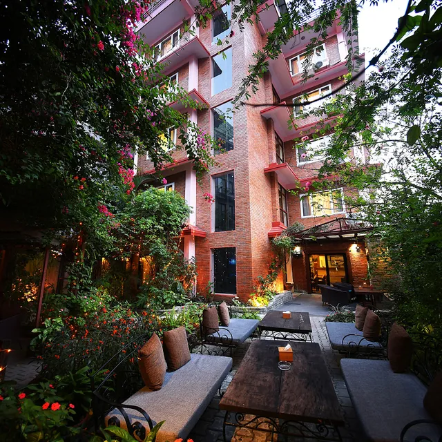 Hotel Middle Path & Spa - Hotel in Pokhara