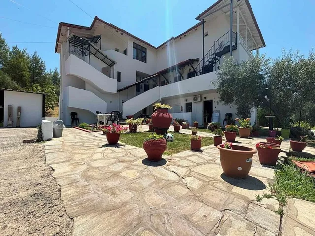 Makis House Bed & Breakfast Apartments and Studio Rentals