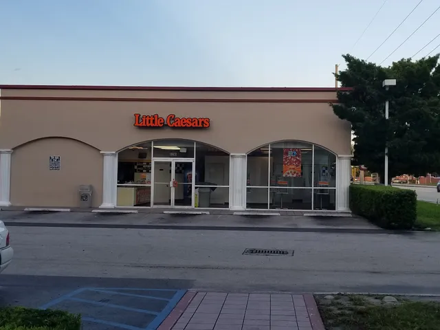 La Roma Plaza Shopping Center