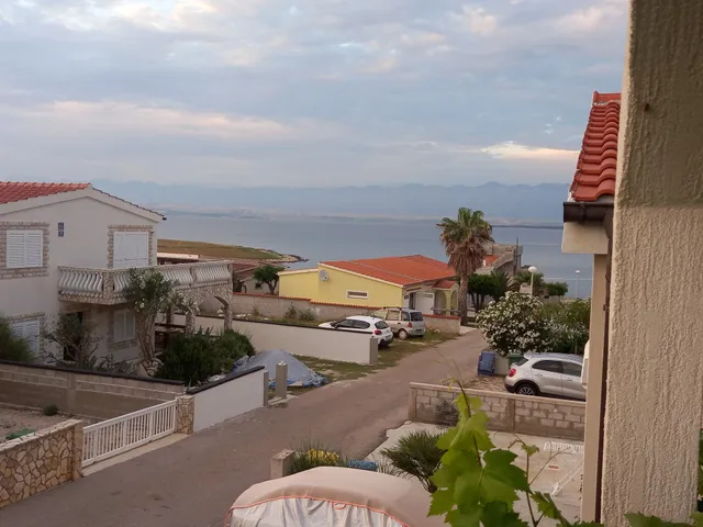 Apartmány Laura, Vir