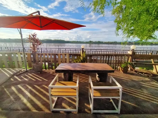 ไทยกันเอง ริมโขง