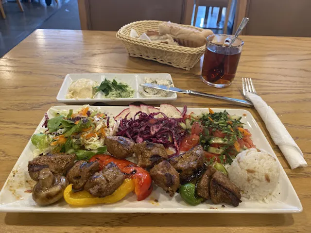 Kaya, Grill und Feinkost