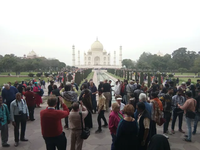 Taj Mahal Day Trip | One Day Delhi to Agra Fatehpur Sikri Tour Package