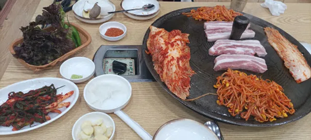 오동통솥뚜껑삼겹살