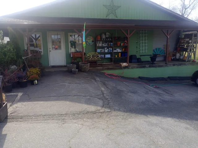 Blooms Garden Center