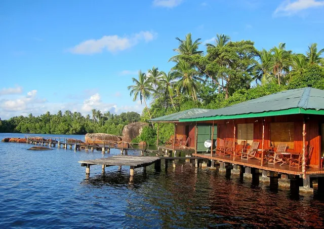 Shiny Lakeside Resort